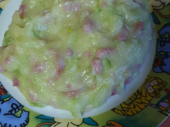 GURKEN UNTEREINANDER