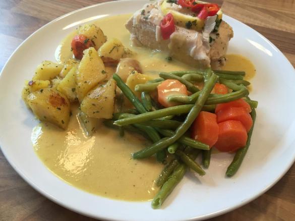 Gefüllter Lachs an Gemüße mit Mangosauce