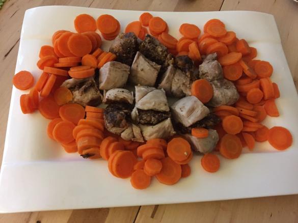 Fruchtiges Schweinefilet in Rotweindampf