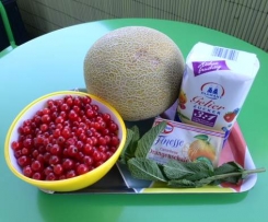 Johannisbeer-Melonen-Marmelade mit frischer Minze