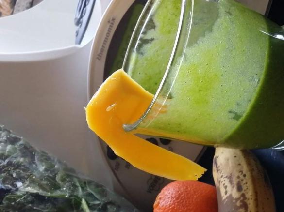 Simbra`s grüner Spinat-Obst Smoothie