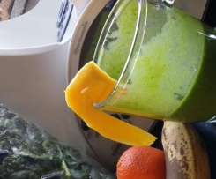 Simbra`s grüner Spinat-Obst Smoothie