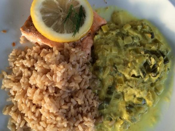 Lachs mit Curry-Lauch-Gemüse