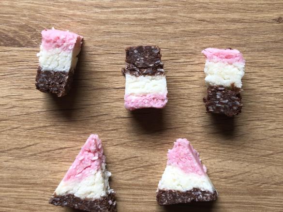 Kokoswürfel dreifarbig