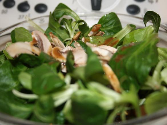 Salatdressing für Feldsalat mit Champignons