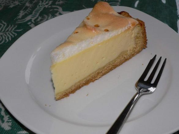 Käse-Schmand-Torte mit Baiserhaube