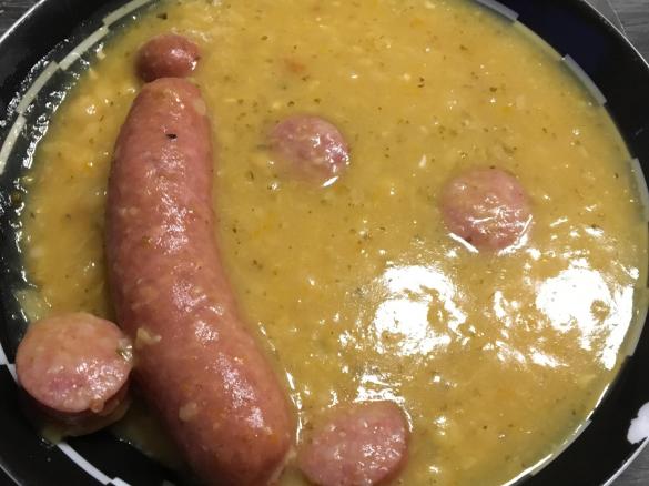 Erbsensuppe mit gelben Erbsen