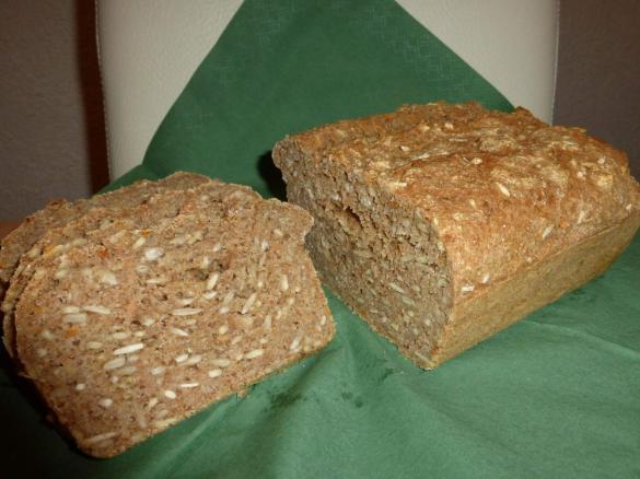 Dinkel-Sonnenblumen-Brot