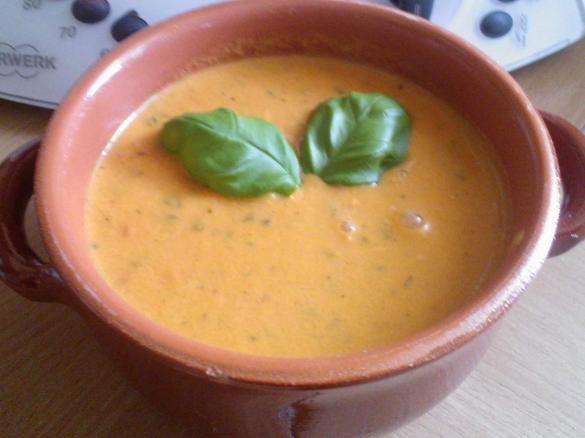 Tomatensuppe aus frischen Tomaten
