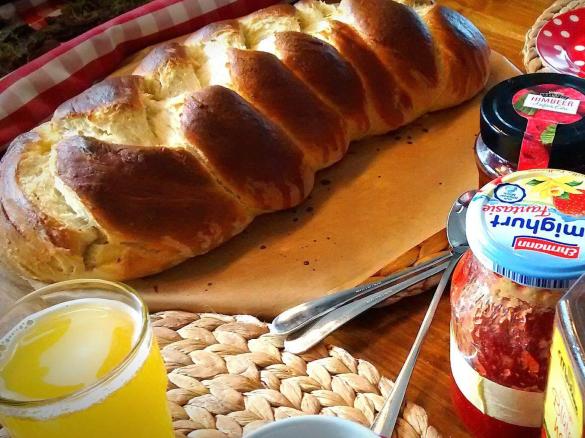 Brotbackstein Hefezopf