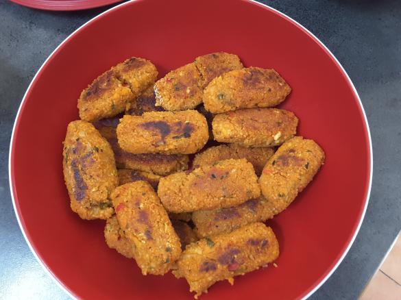 Variation Cig Köfte vegan  wurst / wurstlinge aus couscous vegetarisch, türkisch, snack
