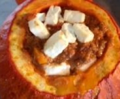 Herzhaft gefüllter Kürbis (Hokkaido)