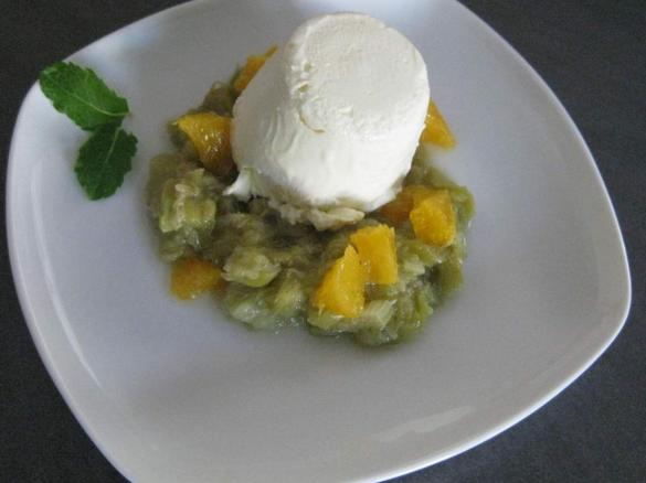 Joghurtcreme mit Rhabarber-Orangen-Kompott
