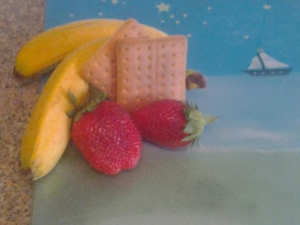 Erdbeere-banane-keks Brei