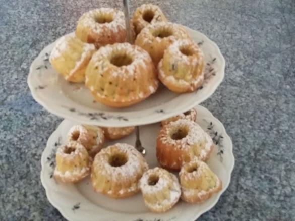 Kleine Orangen-Cranberry-Gugelhupfe