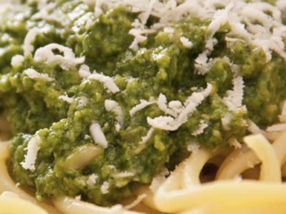 Basilikum-Petersilie-Pesto