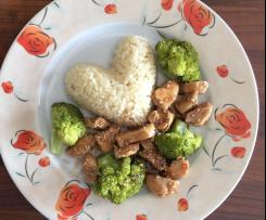 Hähnchen in Honig-Sesam-Sauce mit Reis