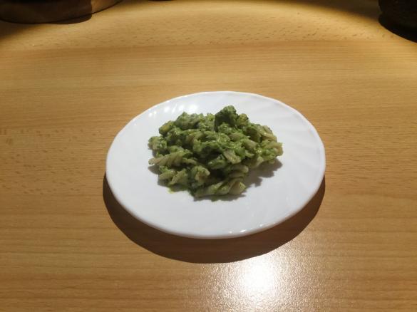 vegane Variation Avocado Basilikum Pesto
