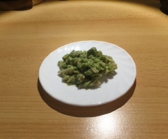 vegane Variation Avocado Basilikum Pesto