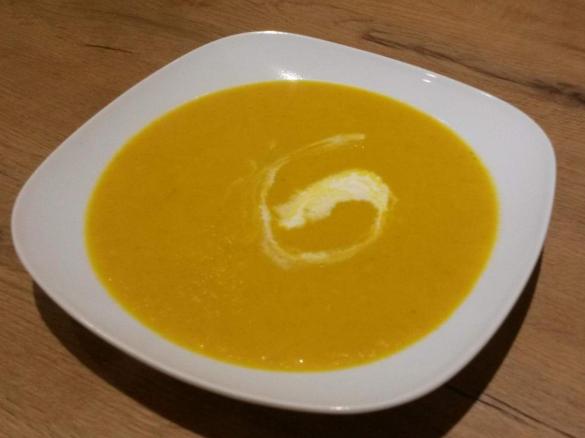 Möhren-Kokos-Ingwer-Suppe