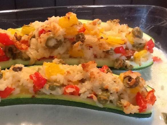 Zucchini gefüllt mit Paprika Reis