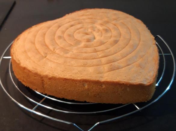 Mandelbiskuit für Muttertagsherz