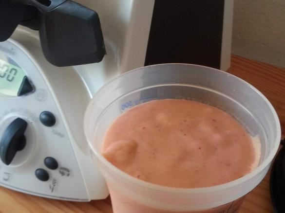 Sommerlicher Mango Erdbeer Smoothie