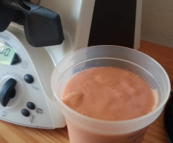 Sommerlicher Mango Erdbeer Smoothie