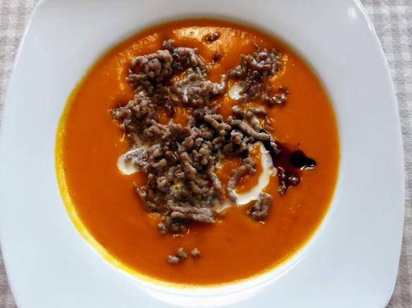 Herbstliche Kürbis/Hacksuppe (mit Tomaten)