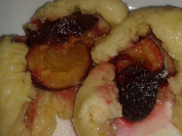 Pflaumenknödel aus Kartoffelteig