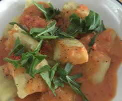 Gnocchi auf Tomaten-Rucola-Sauce