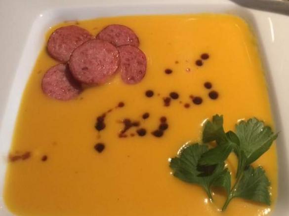 Kürbiscremesüppchen mit Mettenden