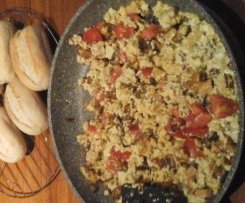 vegan Rührtofu mit Tomate