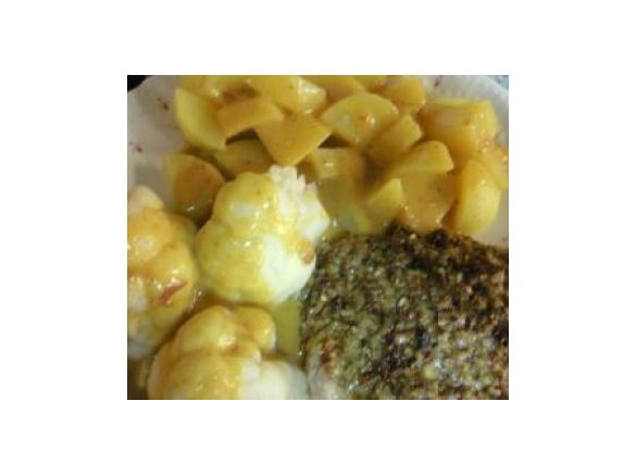 Schweineschnitzel mediterran mit Blumenkohl und Kartoffel