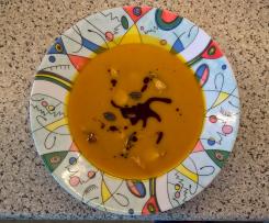 Kürbissuppe mit Süßkartoffeln & Meeresfrüchten