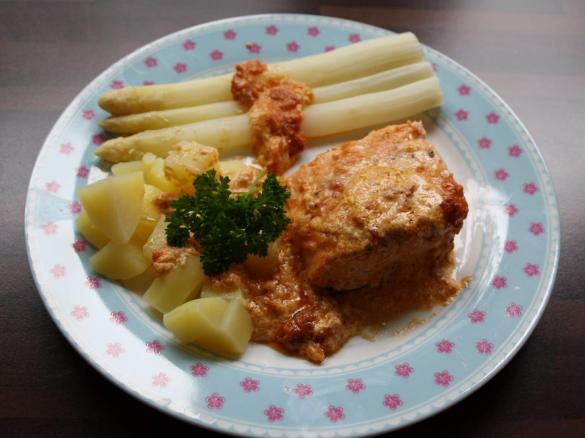 Variation von Gratinierter Lachs mit Kartoffeln und Spargel