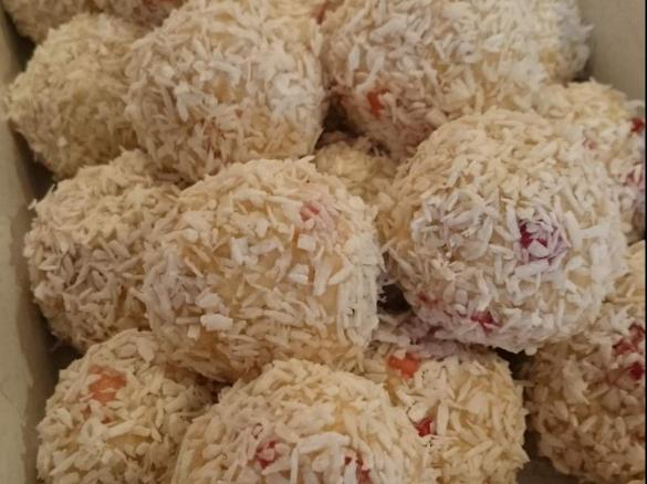 Schneebälle Erdbeer-Kokos