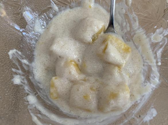 Kokos-Dinkel-Grießbrei mit Mango