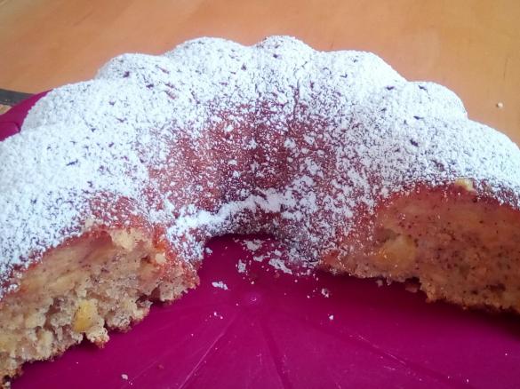 Apfel-Marzipan-Gugelhupf