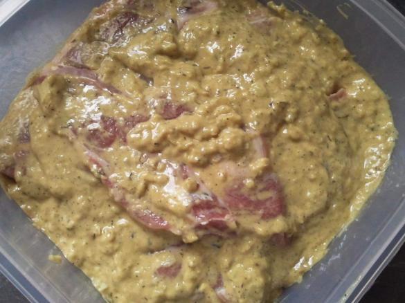 Zwiebel-Senf-Marinade für Grillfleisch