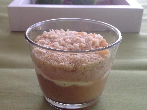 Apfel-Erdnuss Dessert