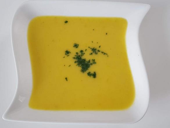Gelbe Paprika Suppe (All in One) die auch Kinder mögen 