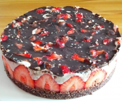 Erdbeer-Kokos-Torte mit Schokoglasur Rohkosttorte Rohkost Vegan  Ohne Backen 