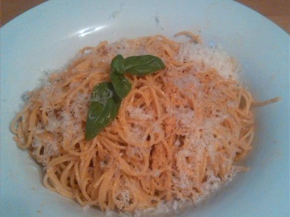 Spaghetti mit Walnuss Pesto und Schafskäse