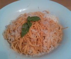 Spaghetti mit Walnuss Pesto und Schafskäse