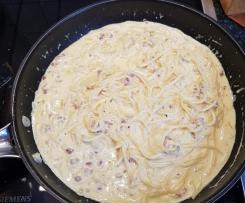 Spaghetti Nudeln mit Käsesauce