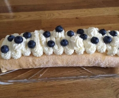 Blaubeer-Biskuitrolle