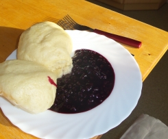 Hefeklöße mit Heidelbeere  komplett