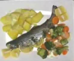 Forelle mit Kartoffeln und Sauce