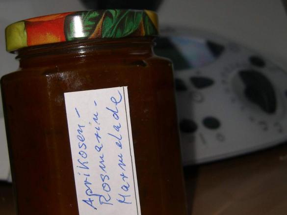 Aprikosenmarmelade mit Rosmarin ohne Geliermittel